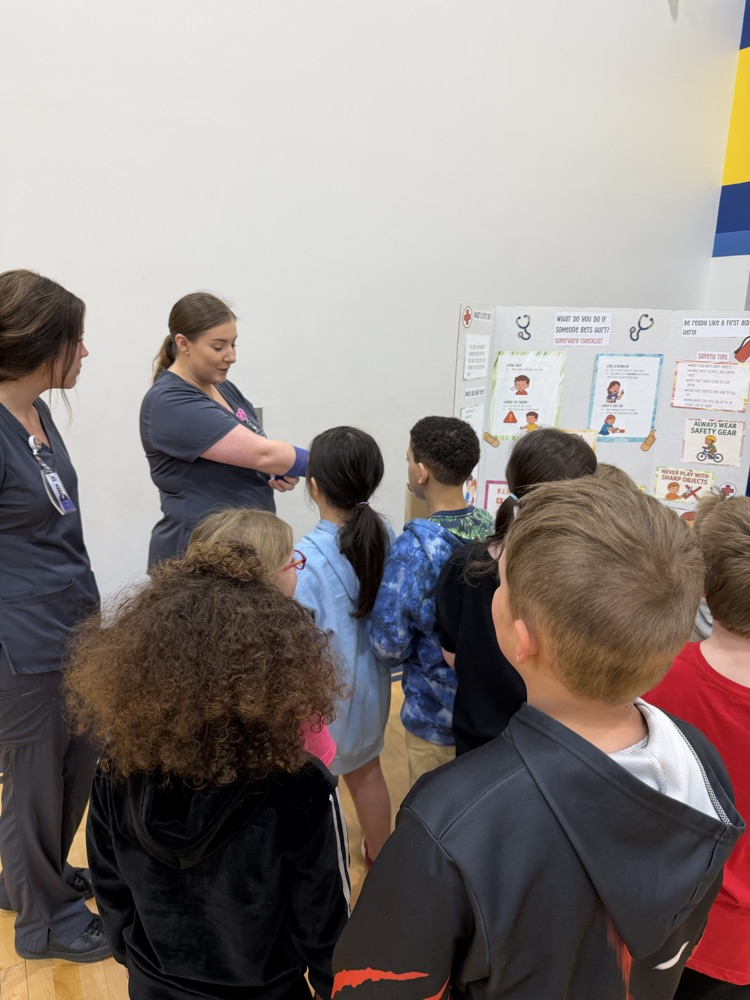 kids watching presentation 