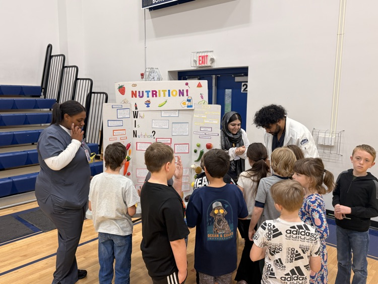 kids watching presentation  