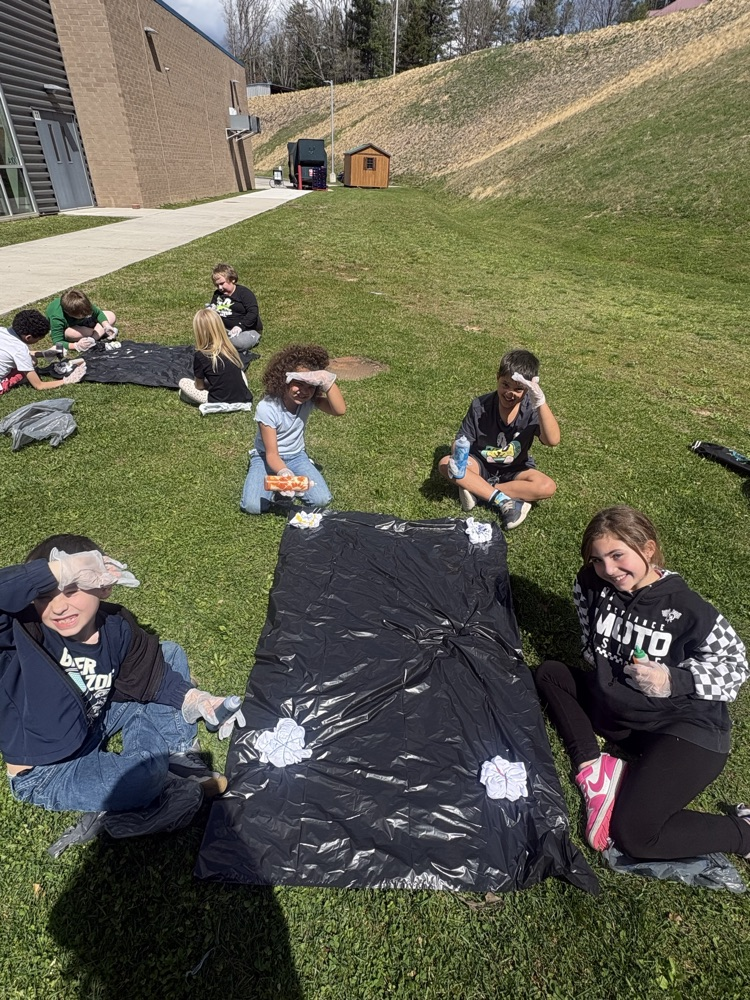 Tye dye fun for second and third grade yesterday! This shows Mrs. Fulp's class working on their shirts for their field trip in a couple weeks! 