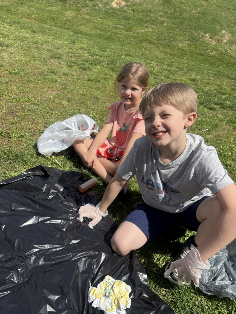Tye dye fun for second and third grade yesterday! This shows Mrs. Fulp's class working on their shirts for their field trip in a couple weeks! 