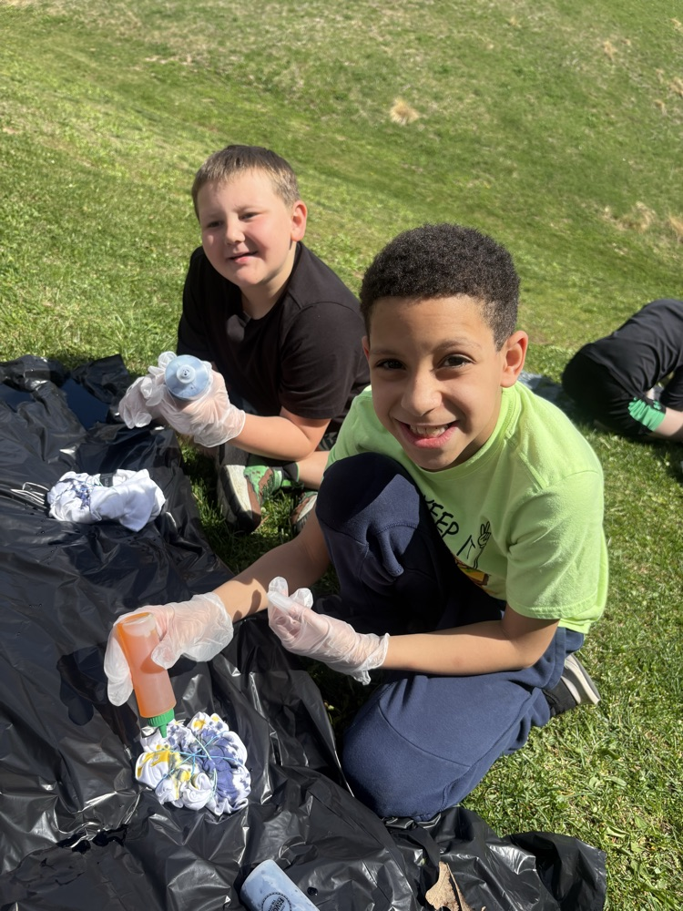 Tye dye fun for second and third grade yesterday! This shows Mrs. Fulp's class working on their shirts for their field trip in a couple weeks! 