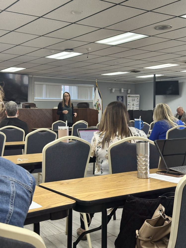 Leslie Wellman addressing the group  