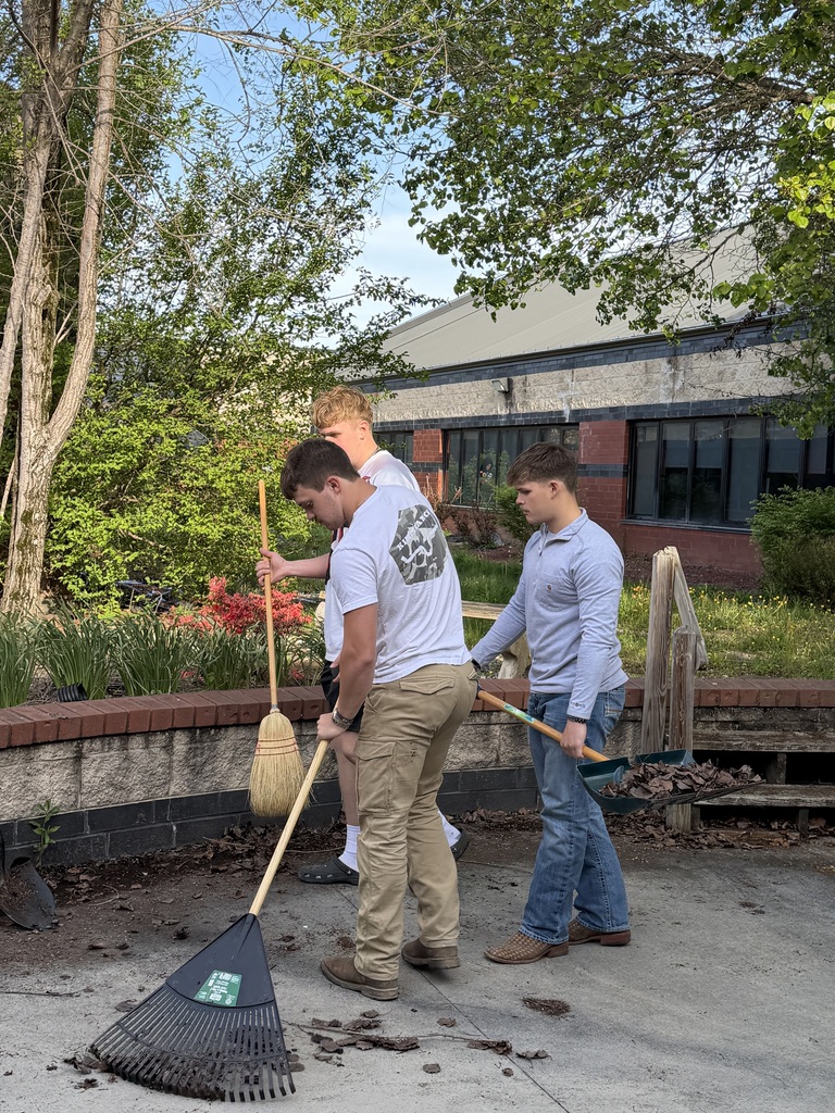 Students cleaning up the atrium at PikeView High