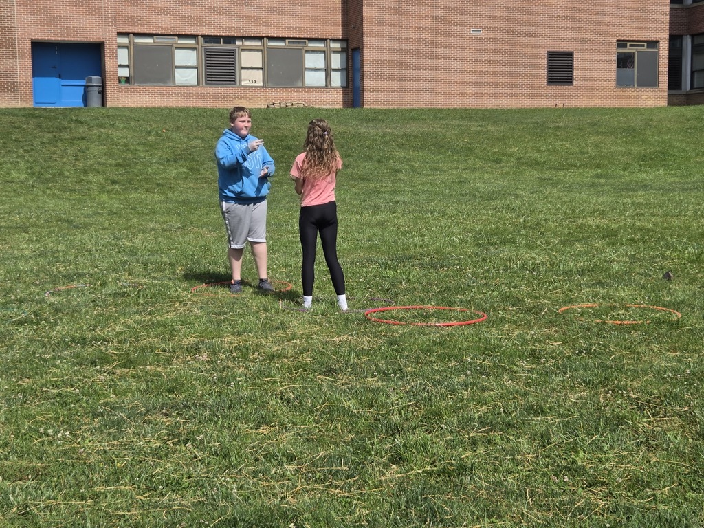 Kids playing rock papwr scissors outside 