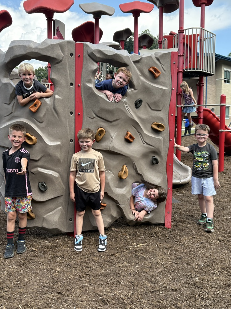 Mrs. Fulp and her class had a great week filled with fun recess days, math tools, and reading groups. Great job second grade!