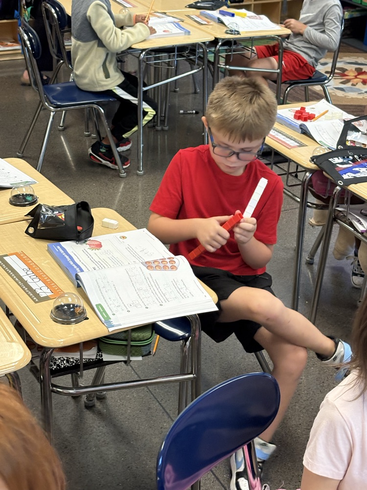 Mrs. Fulp and her class had a great week filled with fun recess days, math tools, and reading groups. Great job second grade!