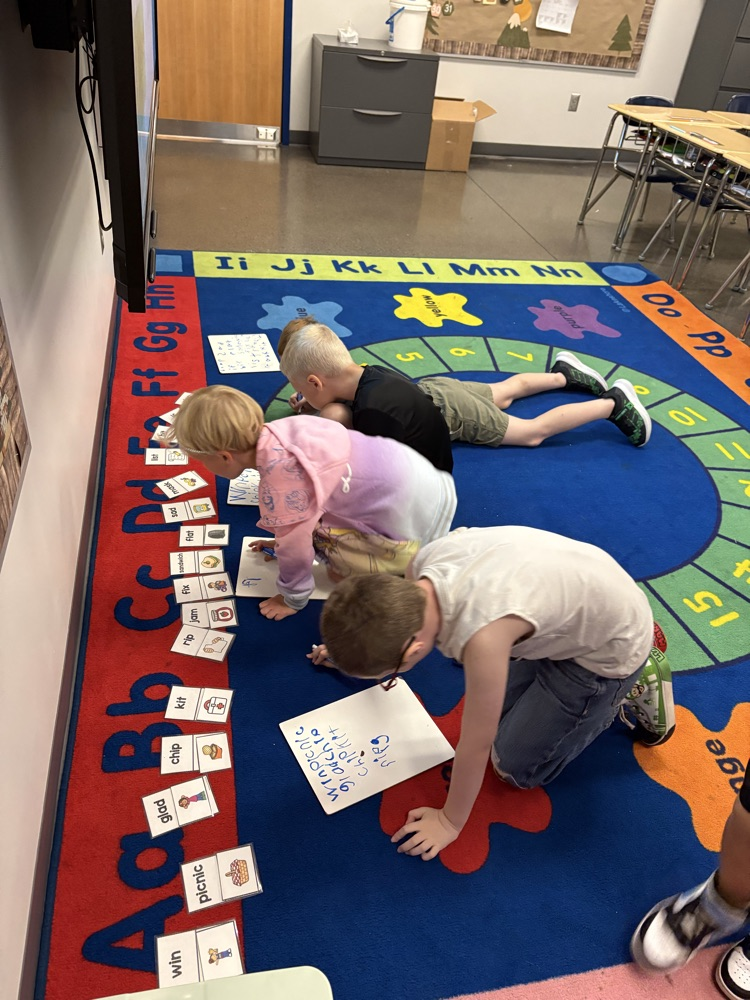 Mrs. Fulp and her class had a great week filled with fun recess days, math tools, and reading groups. Great job second grade!