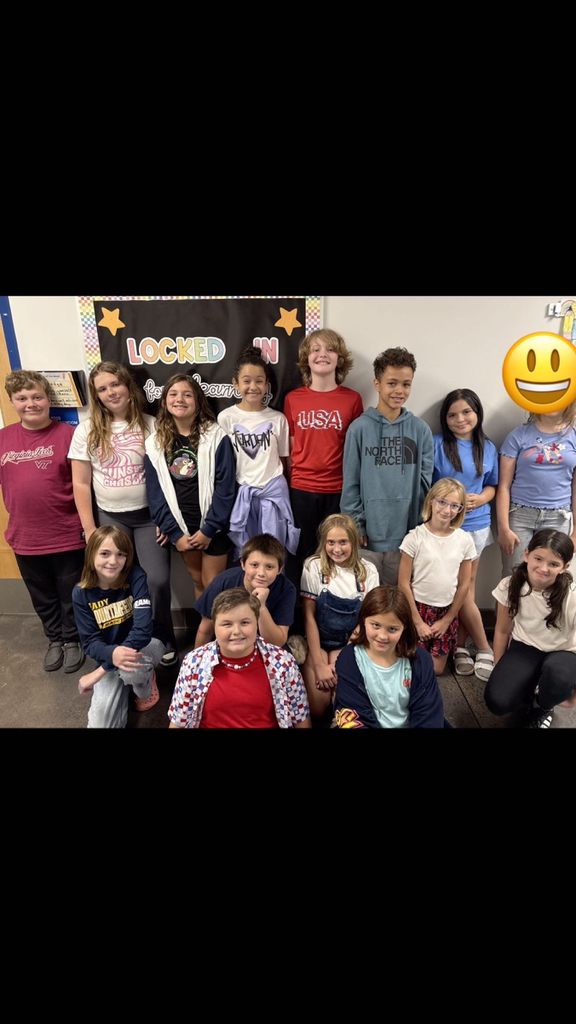 Fifth grade showed off their patriotism by wearing red, white, and blue! ❤️🤍💙