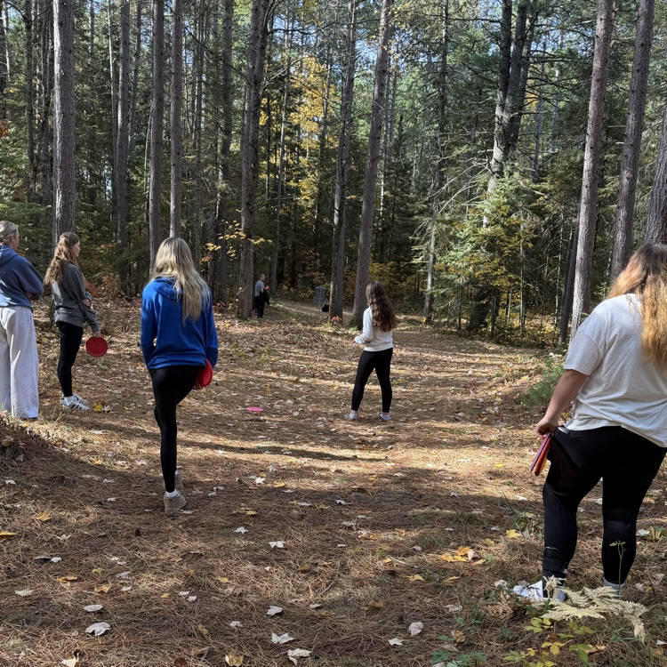 Friday Mrs. Syverson, Mr. Griffin, and Mr. Jahnke took 7-12 grade went to North Lakeland School to use their disc golf course and disc course!  