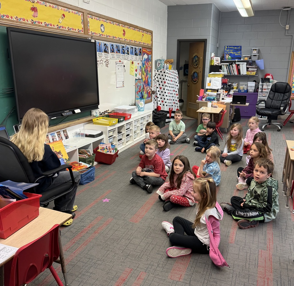 MJHS reads to HES for Drop Everything and Read Day