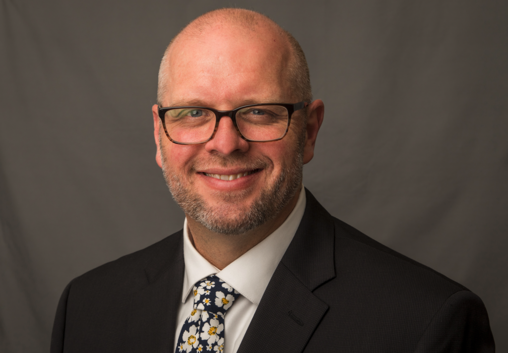 Head shot of Shannon Murray