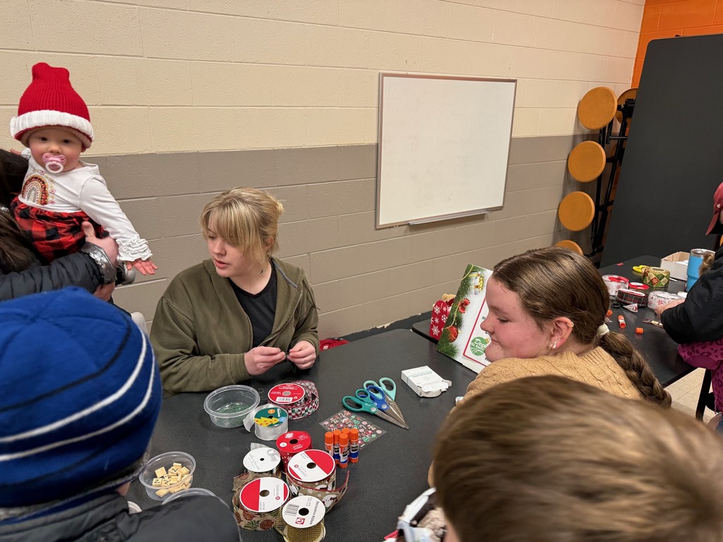 NHS Students create ornaments