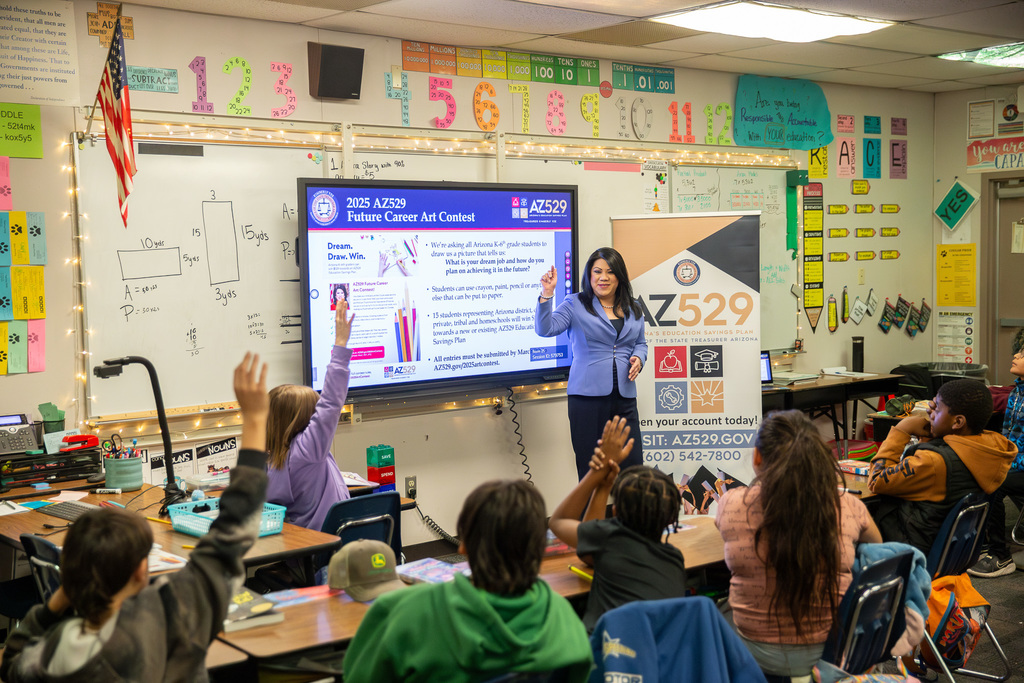 Arizona Treasurer Speaks To Students