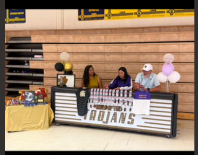 Hannah Lopez Signs to Run Track at NMHU