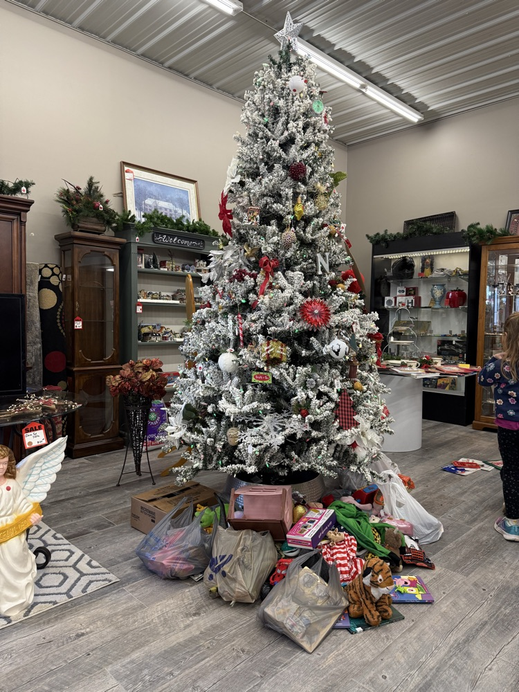 First grade donations to Reclaimed Resale