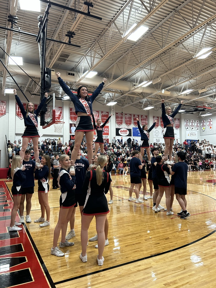 senior cheerleaders