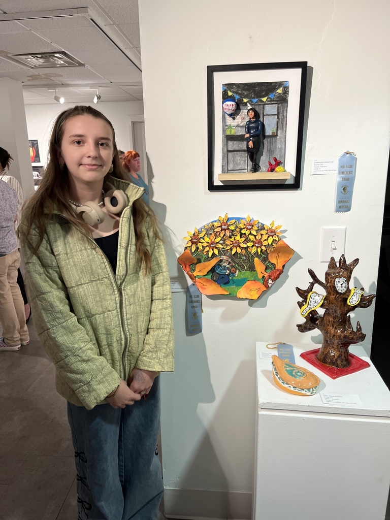 Jr Sammy Hilst won an award for her creative relief painting "Smile My Dear."