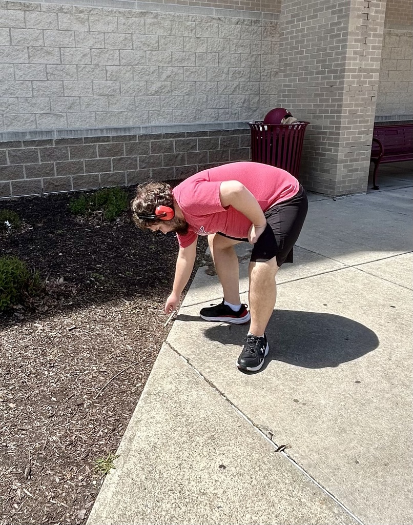 🌎 Mrs. Wolfe’s class takes action for Earth Day! 🌎 As part of the Clean Earth Challenge featured on News To You, our amazing students at Troy High School went on a mission to clean up our school grounds.  Together, they collected two full bags of litter, making a real impact on our environment!  Every little effort counts when it comes to protecting our planet!  #MiamiCountyESC #TroyHS #EarthDay #CleanEarthChallenge #Teamwork