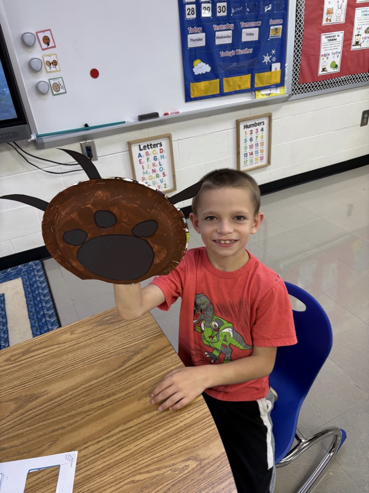 Ms. Couser's class made bear paws for "Fat Bear Week"! 🐻
