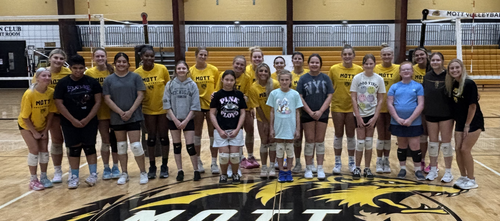 MSD and MCC's Volleyball Teams group shot