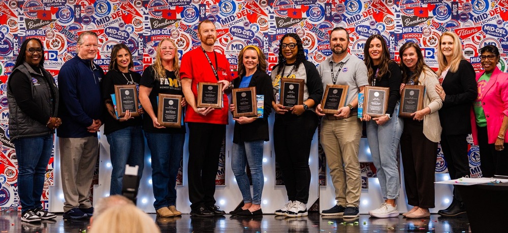 We celebrated Mid-Del excellence the BIG way, thunder sticks shaking, confetti flying, and spirit squads bringing the energy! Congratulations to our District Award winners and every incredible nominee. Because here, we are One District. One Family. 