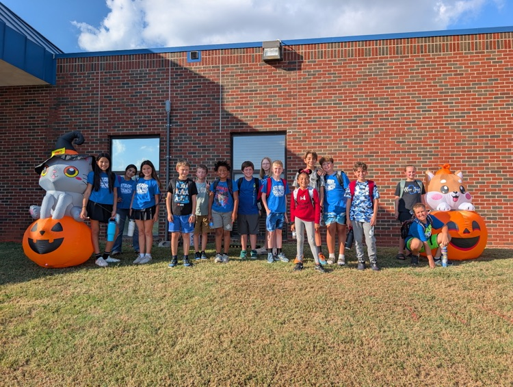 Image of Student Council members helping with Fall Carnival