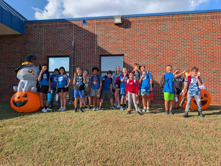 Image of Student Council members helping with Fall Carnival.