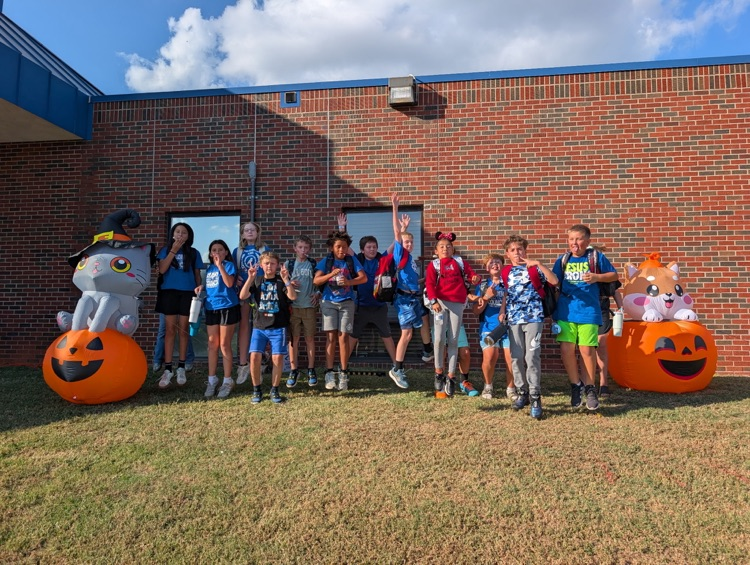 Image of Student Council members helping with Fall Carnival.