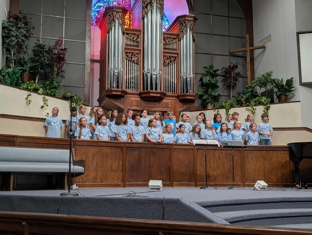 Image of students singing the the Pumpkin Festival.