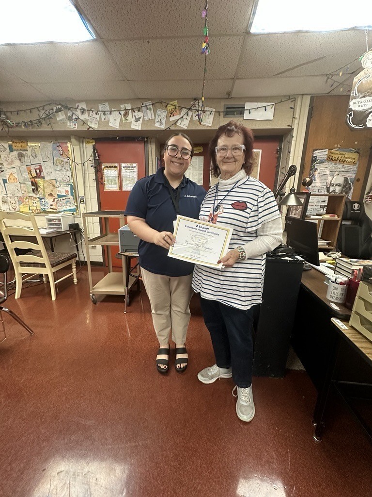 Cynthia Price-England, Mid-Del Substitute Teacher, has been selected as the October winner of the Edustaff Excellence Award! Cynthia received a Certificate of Recognition and a $50 gift card to the Edustaff E-Store! Thank you, Cynthia, for your dedication to serving the students and teachers of Mid-Del!