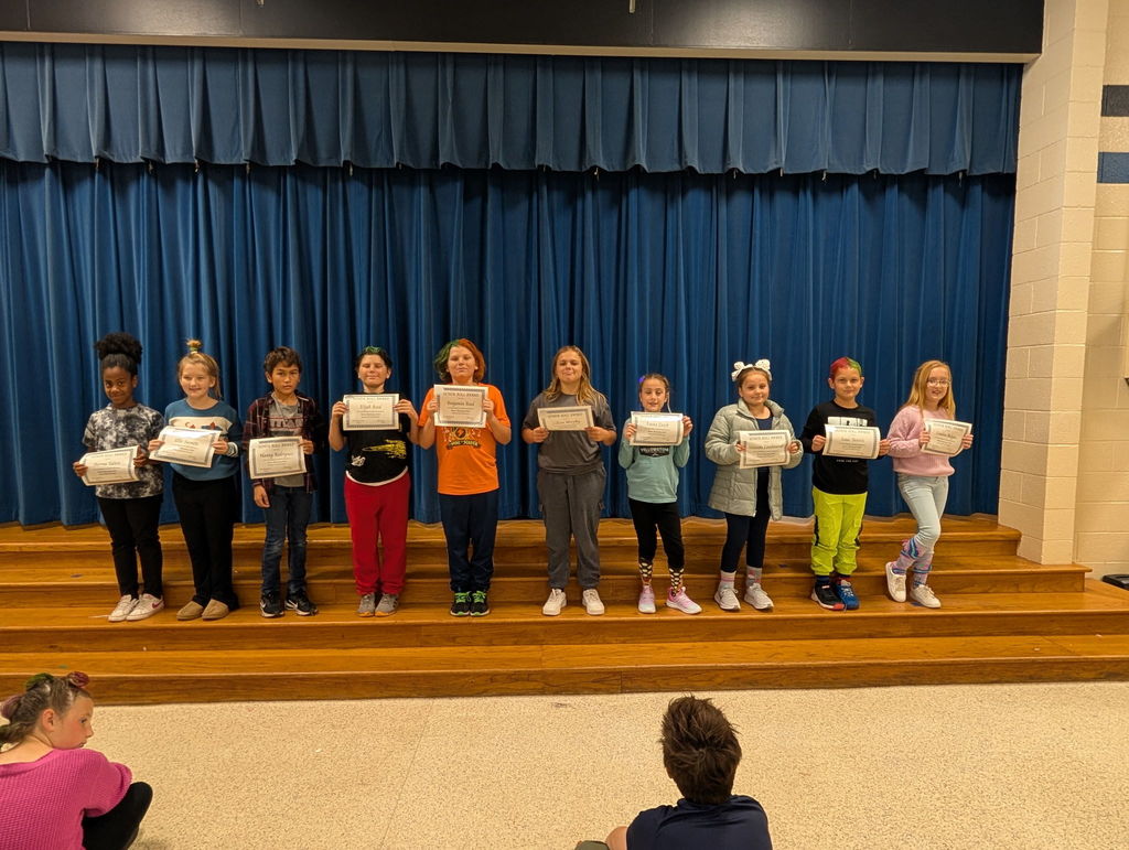 Image of students with their honor roll awards.