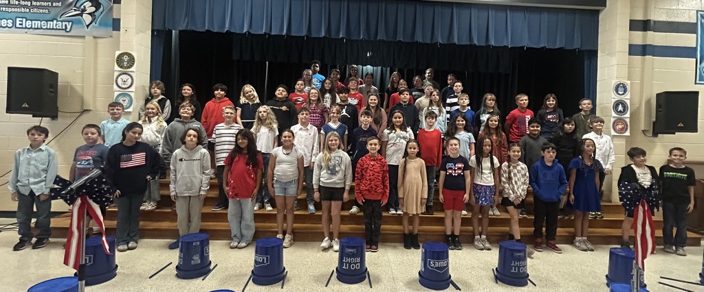 Image of 5th grade students at the Veteran's Day Program.