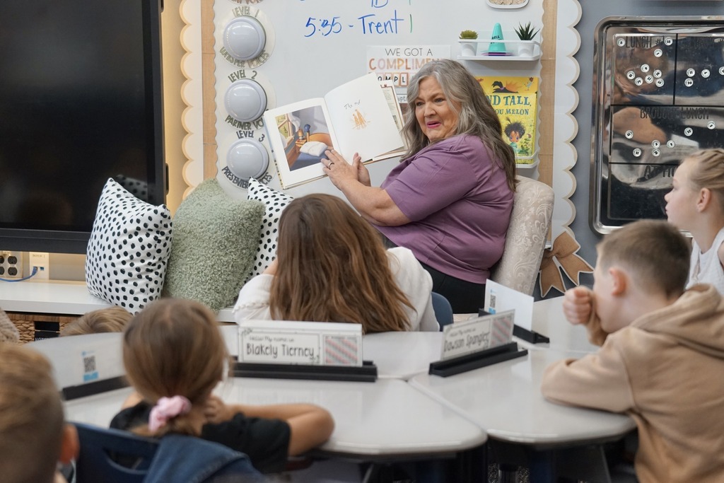 We were honored to welcome Oklahoma State Department of Education Member Becky Carson to Schwartz Elementary today!