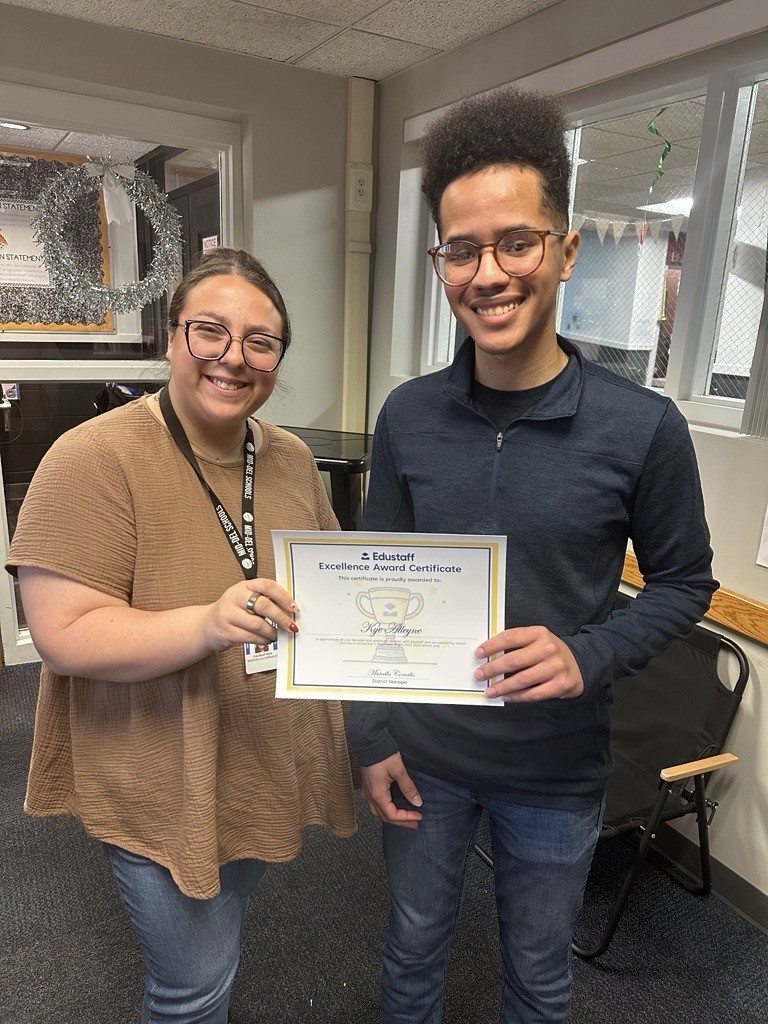 Kye Alleyne, Mid-Del Building Substitute Teacher at Townsend Elementary, has been selected as the November/December winner of the Edustaff Excellence Award! Kye received a Certificate of Recognition and a $50 gift card to the Edustaff E-Store! Thank you, Kye, for your dedication to serving the students and teachers of Mid-Del!