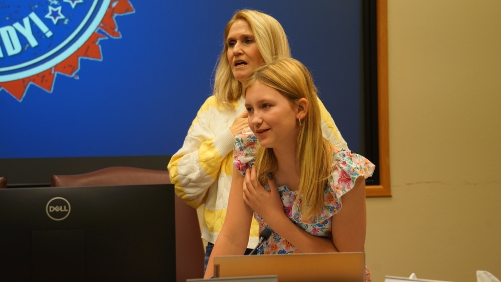 🇺🇸 Student Spotlight!  Mid-Del Schools was proud to welcome Tanner Ickman, a 5th grade student from Country Estates Elementary, to tonight’s Board of Education meeting where she led the Pledge of Allegiance.  Tanner did a wonderful job representing her school and reminding us all of the bright leaders growing in our classrooms each day.  Way to go, Tanner! We are proud of you! 👏  #OneDistrictOneFamily #MidDelProud