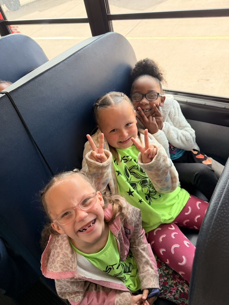 2026 zoo trip, pictures of kids and teachers.