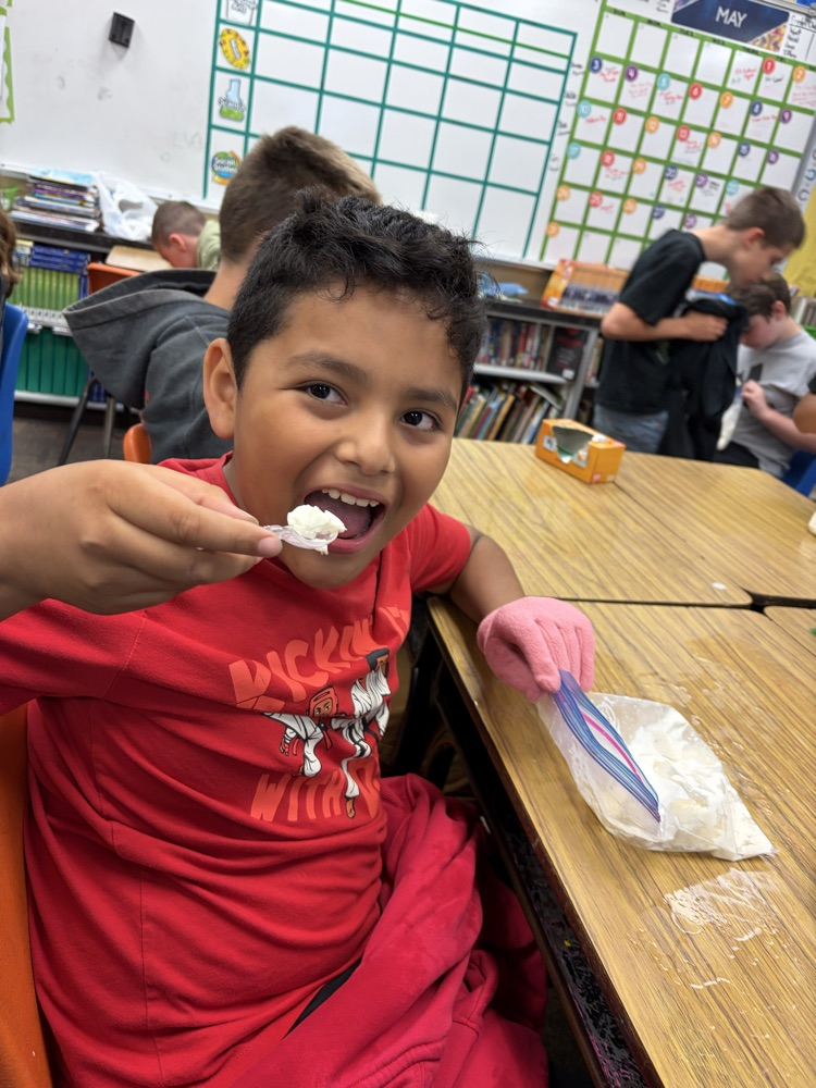 4th Grade students making homemade ice cream