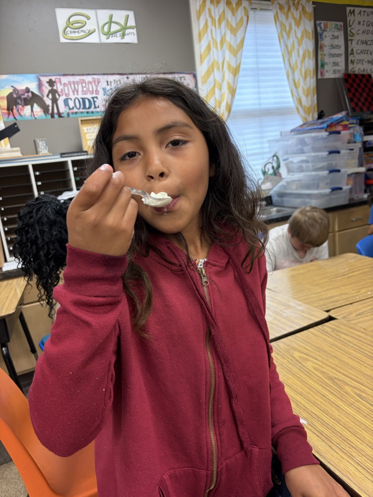 4th Grade students making homemade ice cream