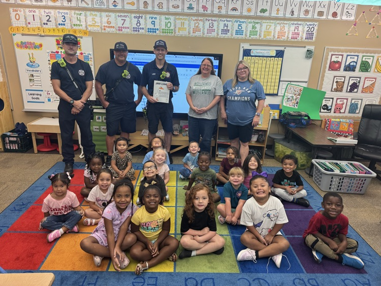 Guest Reader, DCPD Pre-K