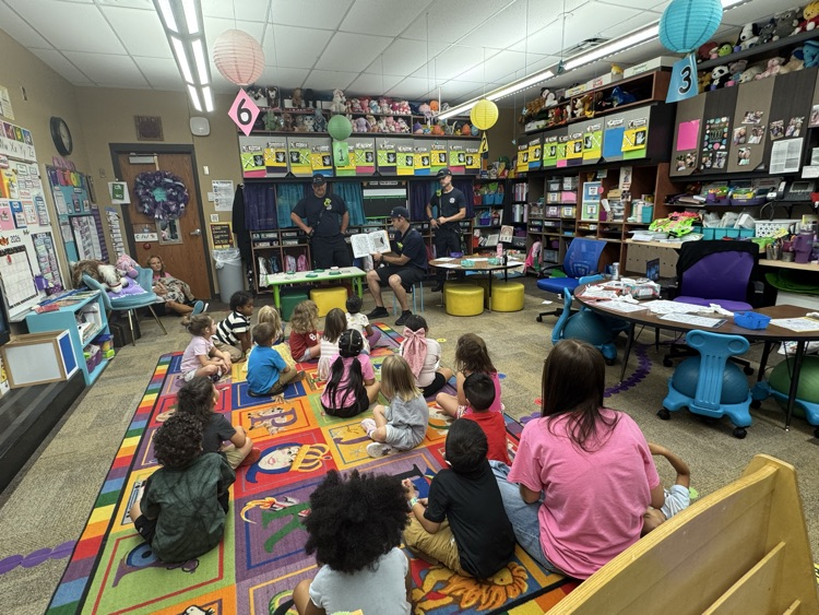 Guest Reader, DCPD Pre-K