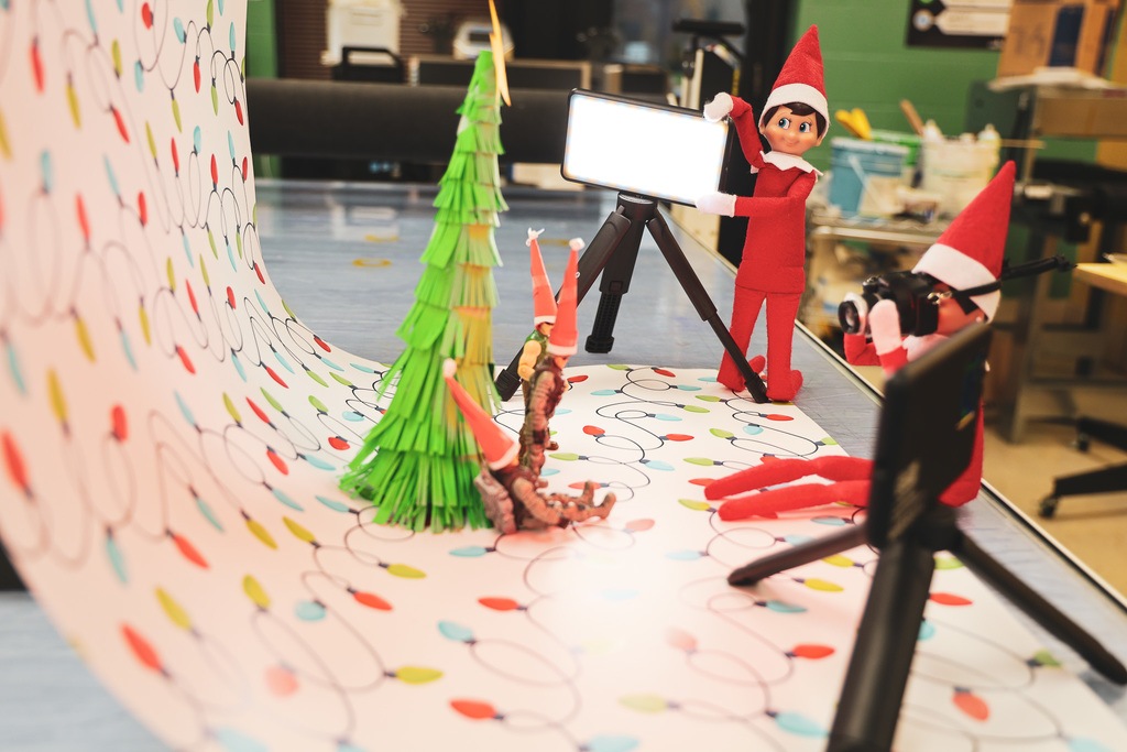 tiny photoshoot with the Christmas elves
