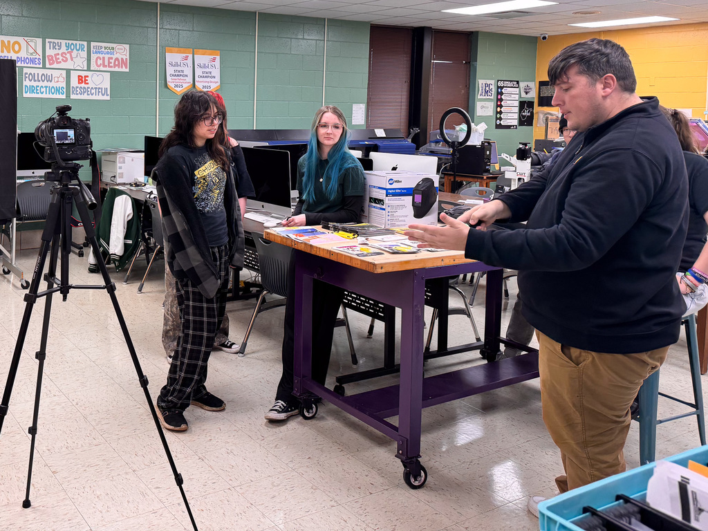 students learning about light painting