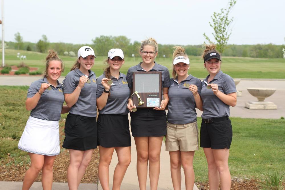 Girls golf wins 2018 RVC championship. Team members pose with medals.