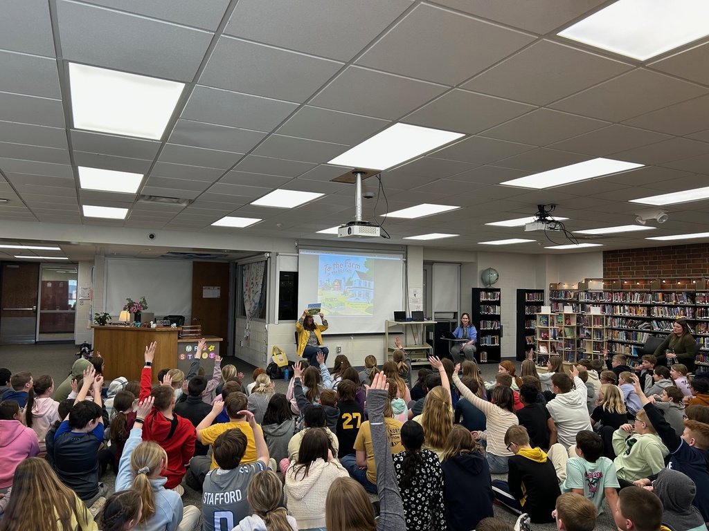 Kristi Bradbury reading to 5th graders