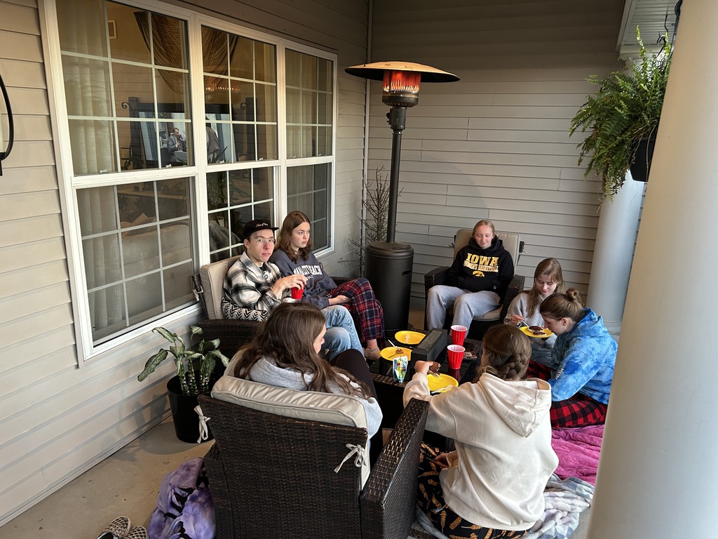 Students eating breakfast