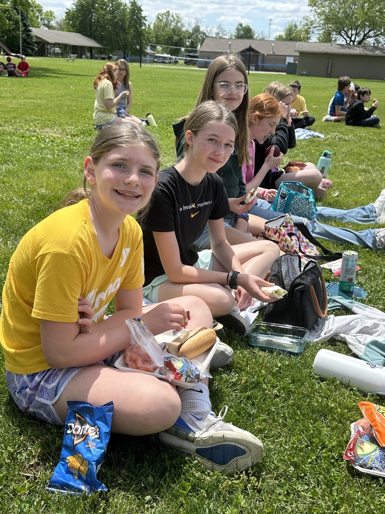 Students eating lunch