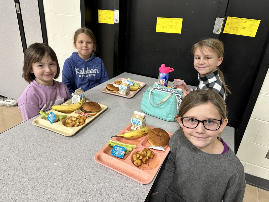 Mid-Prairie students eating lunch together