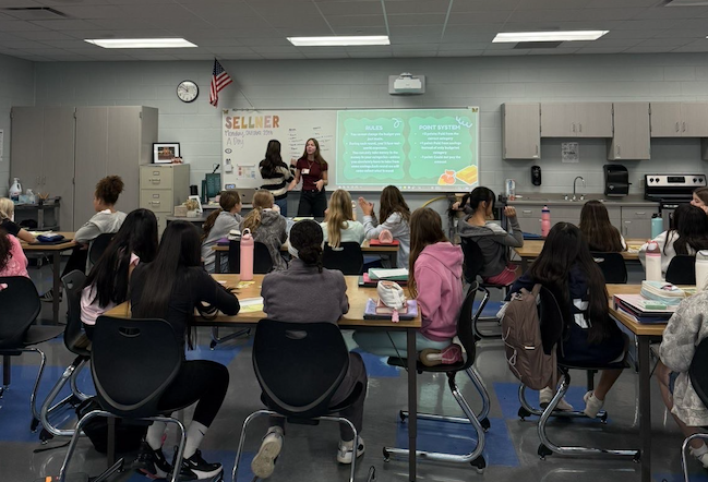 Middleton High School students teaching middle school students