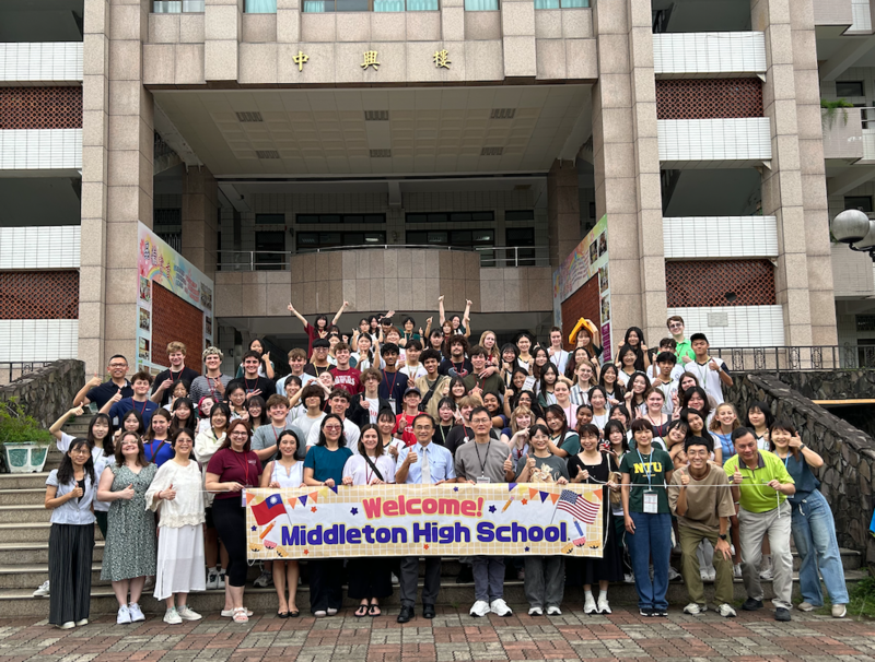 Qin Tian with students at Taiwanese high school