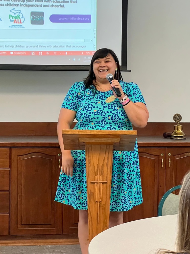 Justina Moreno presenting
